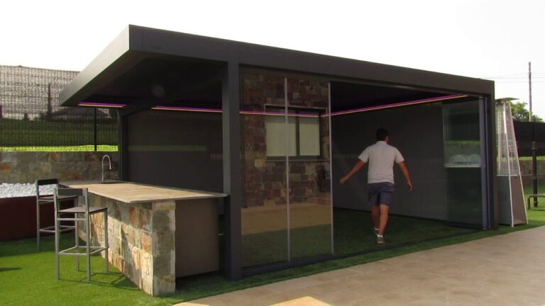 Cortinas de Cristal: Amplitud y Estilo en tu Espacio
