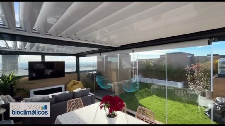 Patios Modernos con Cortinas de Cristal: Estilo y Funcionalidad